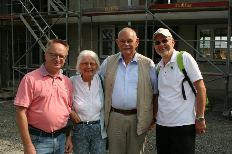 Das Ehepaar Gundi und Henning Müller (Mitte) wird von Lothar (l.) und Ede (r.) umrahmt