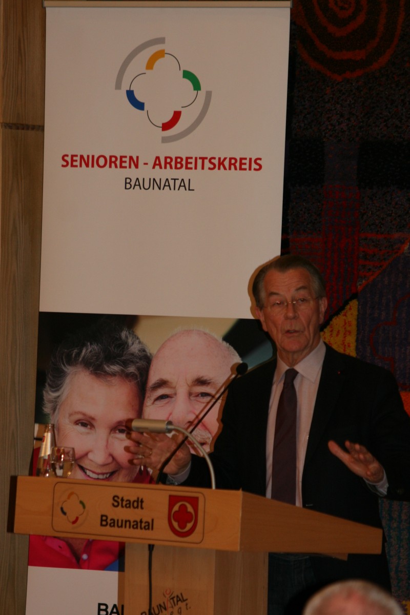 BAGSO-Vorsitzender Franz Müntefering als Festredner in Aktion