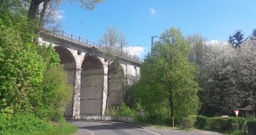 Eisenbahnbrücken: Wahrzeichen von Guntershausen